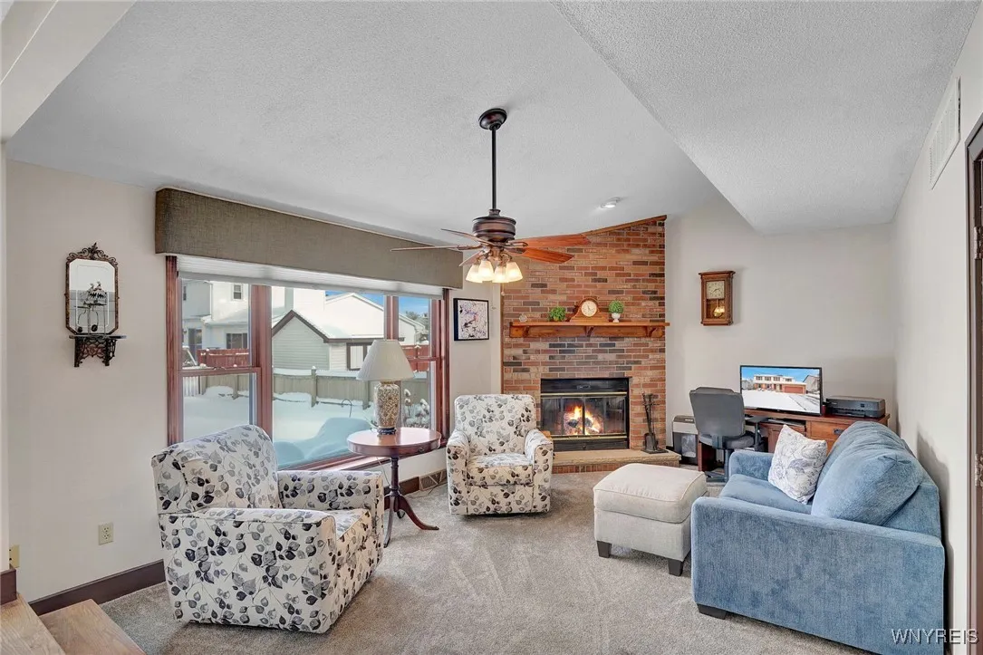 GAS FIREPLACE-LARGE PICTURE WINDOW