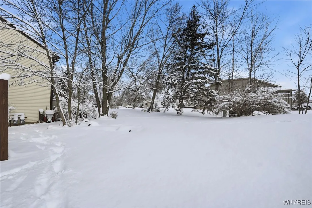 1651 Charlesgate Circle 1651, Amherst, New York 14, Amherst, New York 14051, 2 Bedrooms Bedrooms, 5 Rooms Rooms,2 BathroomsBathrooms,Residential,Closed,1651 Charlesgate Circle 1651, Amherst, New York 14,0,B1658313
