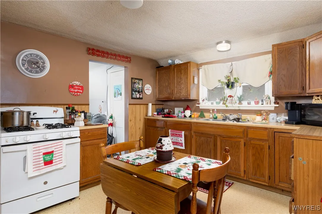 28 North Davis Street, Orchard Park, New York 1412, Orchard Park, New York 14127, 4 Bedrooms Bedrooms, 13 Rooms Rooms,2 BathroomsBathrooms,Residential,Closed,28 North Davis Street, Orchard Park, New York 1412,0,B1658882