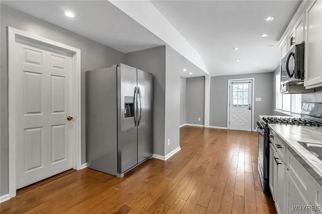 Lower Unit: Kitchen