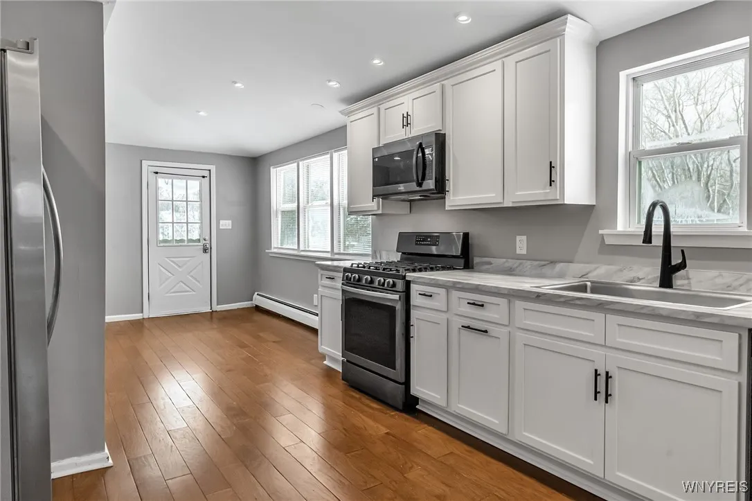 Lower Unit: Kitchen