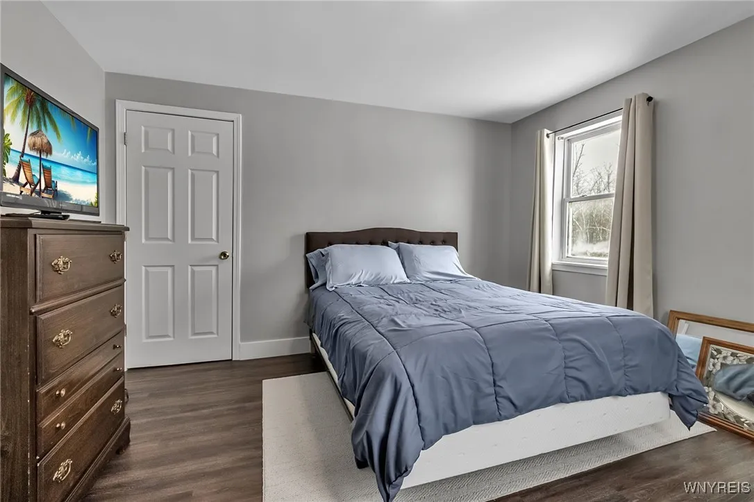 Upper Unit: Bedroom #2