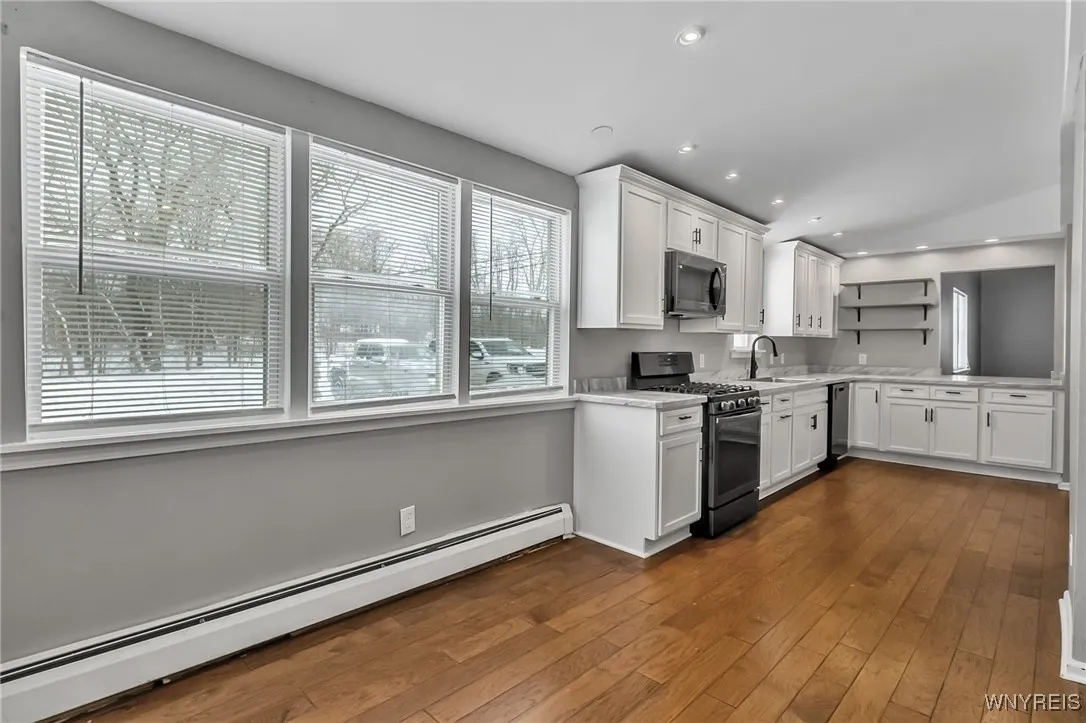 Lower Unit: Dining Area