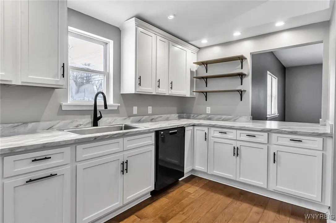 Lower Unit: Kitchen