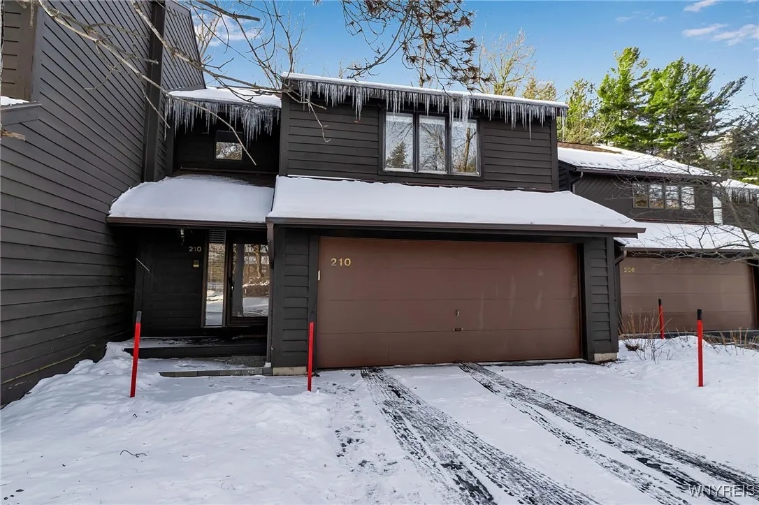 210 Breezewood Common, Amherst, New York 14051, Amherst, New York 14051, 3 Bedrooms Bedrooms, 6 Rooms Rooms,2 BathroomsBathrooms,Residential,Closed,210 Breezewood Common, Amherst, New York 14051,0,B1657547
