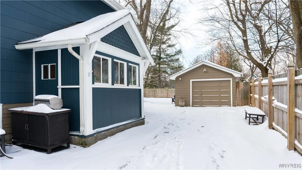 103 Linwood Avenue, Amherst, New York 14221, Amherst, New York 14221, 2 Bedrooms Bedrooms, 6 Rooms Rooms,1 BathroomBathrooms,Residential,Closed,103 Linwood Avenue, Amherst, New York 14221,0,B1659070