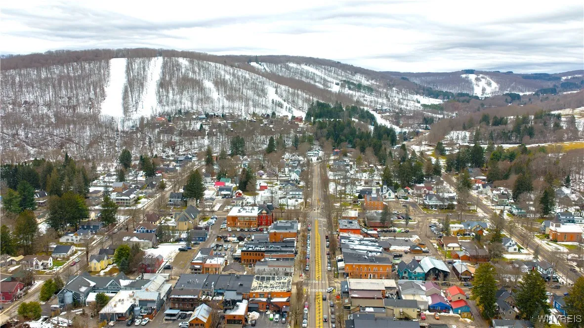 10 Sun Up Holiday Park, Ellicottville, New York 14, Ellicottville, New York 14731, 3 Bedrooms Bedrooms, 7 Rooms Rooms,2 BathroomsBathrooms,Residential,Closed,10 Sun Up Holiday Park, Ellicottville, New York 14,0,B1659311