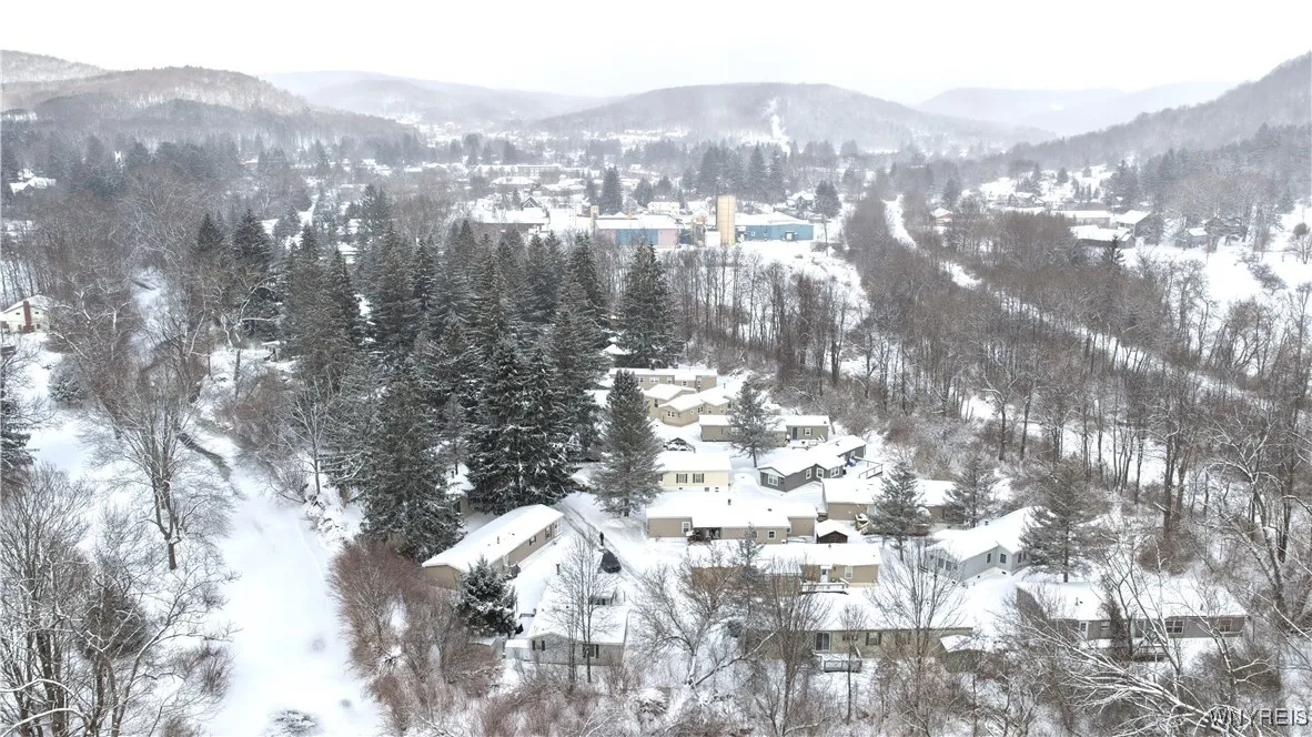 10 Sun Up Holiday Park, Ellicottville, New York 14, Ellicottville, New York 14731, 3 Bedrooms Bedrooms, 7 Rooms Rooms,2 BathroomsBathrooms,Residential,Closed,10 Sun Up Holiday Park, Ellicottville, New York 14,0,B1659311