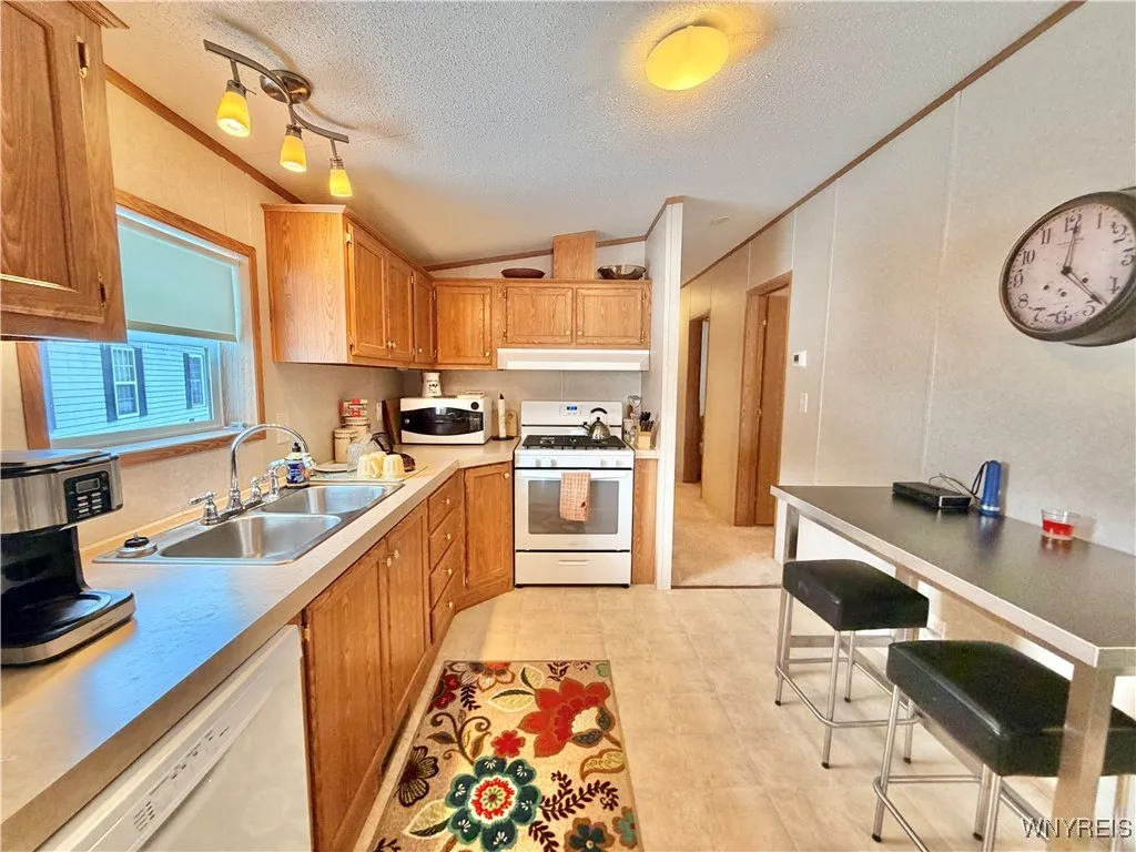 10 Sun Up Holiday Park, Ellicottville, New York 14, Ellicottville, New York 14731, 3 Bedrooms Bedrooms, 7 Rooms Rooms,2 BathroomsBathrooms,Residential,Closed,10 Sun Up Holiday Park, Ellicottville, New York 14,0,B1659311