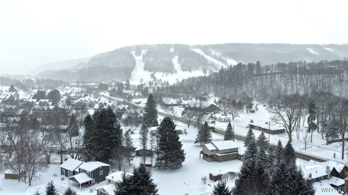 10 Sun Up Holiday Park, Ellicottville, New York 14, Ellicottville, New York 14731, 3 Bedrooms Bedrooms, 7 Rooms Rooms,2 BathroomsBathrooms,Residential,Closed,10 Sun Up Holiday Park, Ellicottville, New York 14,0,B1659311