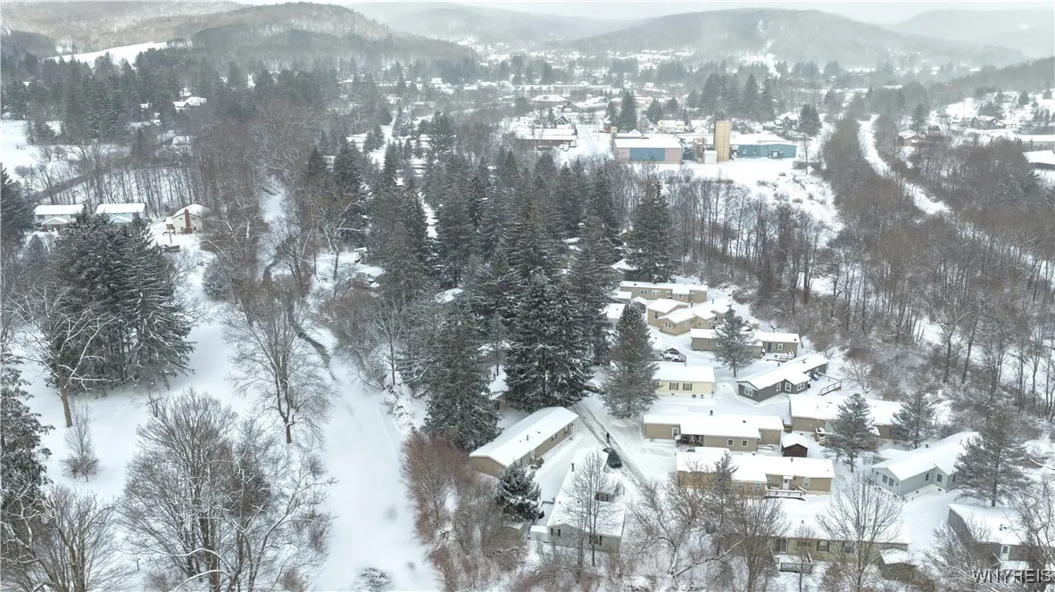 10 Sun Up Holiday Park, Ellicottville, New York 14, Ellicottville, New York 14731, 3 Bedrooms Bedrooms, 7 Rooms Rooms,2 BathroomsBathrooms,Residential,Closed,10 Sun Up Holiday Park, Ellicottville, New York 14,0,B1659311