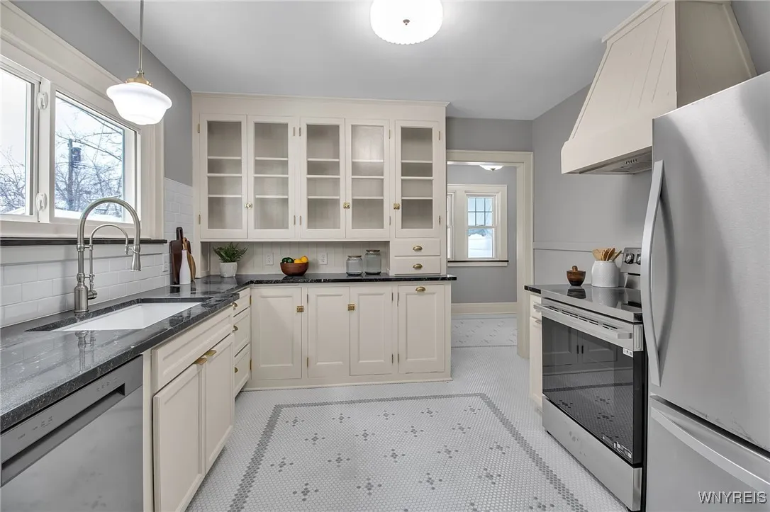 106 Winston Road, Buffalo, New York 14216, Buffalo, New York 14216, 4 Bedrooms Bedrooms, 13 Rooms Rooms,1 BathroomBathrooms,Residential,Closed,106 Winston Road, Buffalo, New York 14216,0,B1659409