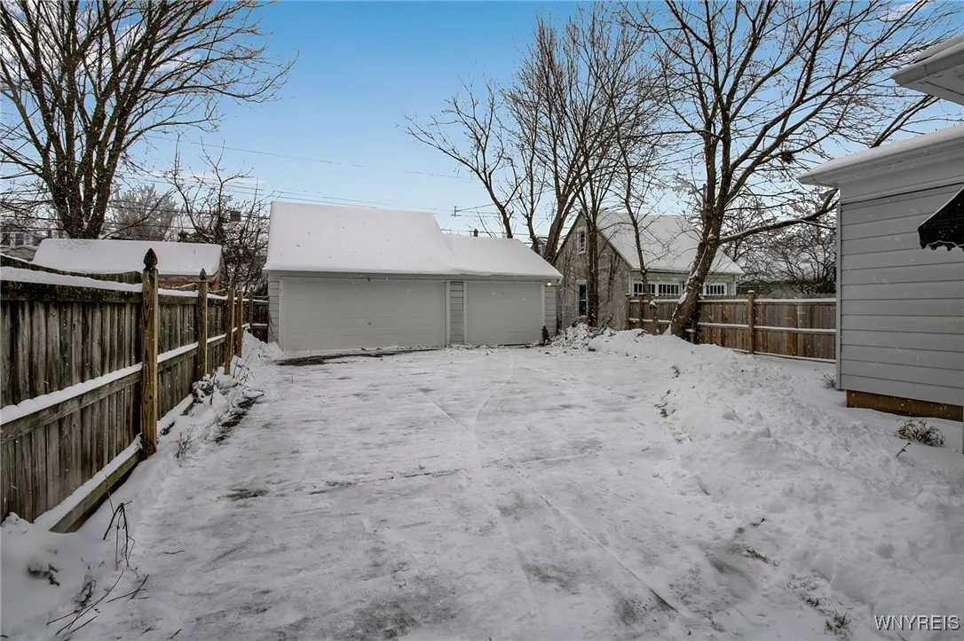 106 Winston Road, Buffalo, New York 14216, Buffalo, New York 14216, 4 Bedrooms Bedrooms, 13 Rooms Rooms,1 BathroomBathrooms,Residential,Closed,106 Winston Road, Buffalo, New York 14216,0,B1659409
