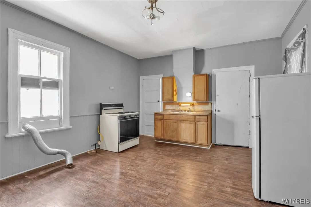 37 Pershing Avenue, Buffalo, New York 14211, Buffalo, New York 14211, 5 Bedrooms Bedrooms, ,3 BathroomsBathrooms,Residential,Closed,37 Pershing Avenue, Buffalo, New York 14211,0,B1659475