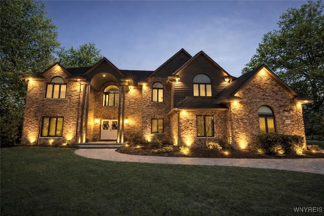 8261 Walnut Creek Lane, Clarence, New York 14051, Clarence, New York 14051, 4 Bedrooms Bedrooms, 11 Rooms Rooms,3 BathroomsBathrooms,Residential,Closed,8261 Walnut Creek Lane, Clarence, New York 14051,0,B1659592