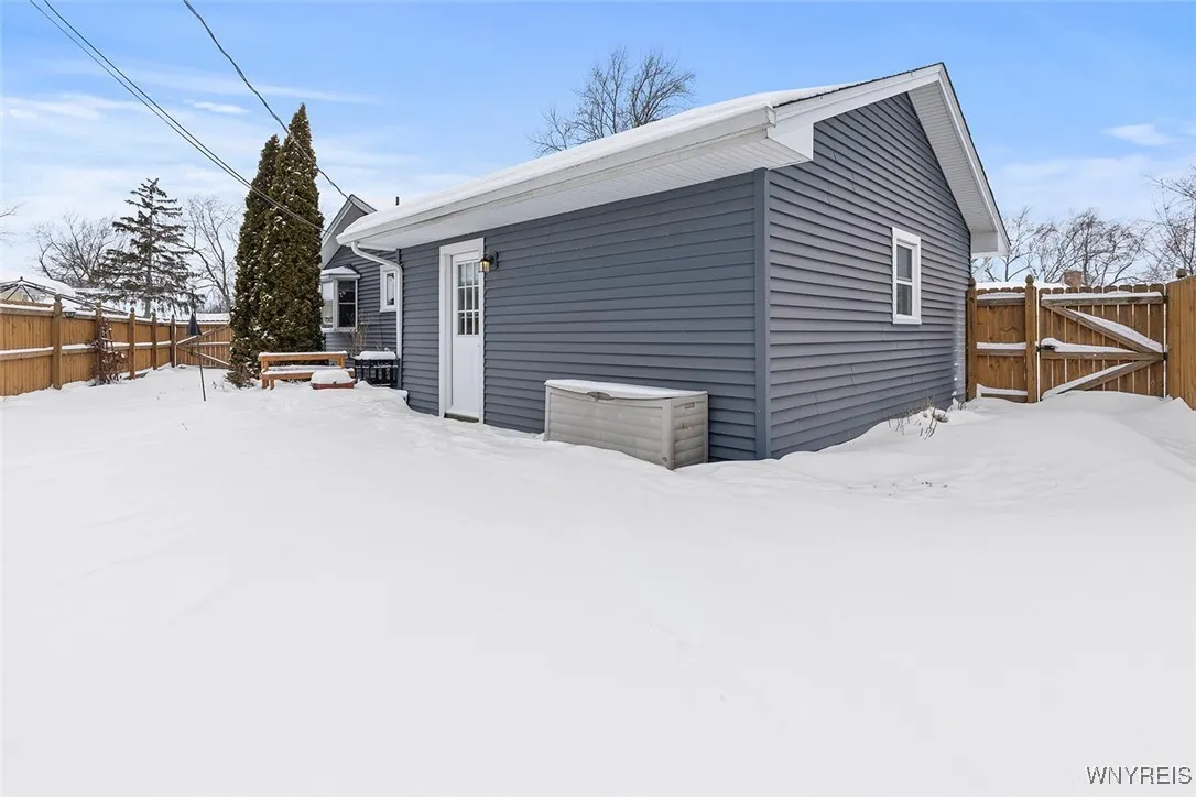 1600 Red Jacket Road, Grand Island, New York 14072, Grand Island, New York 14072, 3 Bedrooms Bedrooms, 5 Rooms Rooms,1 BathroomBathrooms,Residential,Closed,1600 Red Jacket Road, Grand Island, New York 14072,0,B1658626