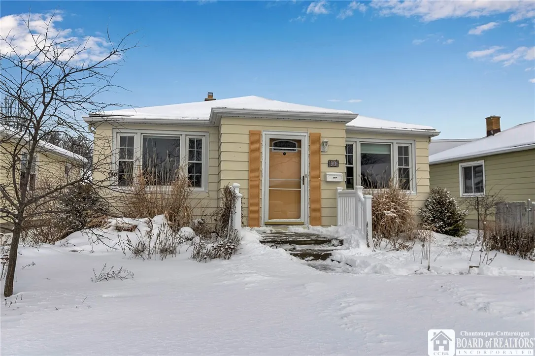 180 Bering Avenue, Tonawanda, New York 14223, Tonawanda, New York 14223, 3 Bedrooms Bedrooms, 7 Rooms Rooms,2 BathroomsBathrooms,Residential,Closed,180 Bering Avenue, Tonawanda, New York 14223,0,R1659603