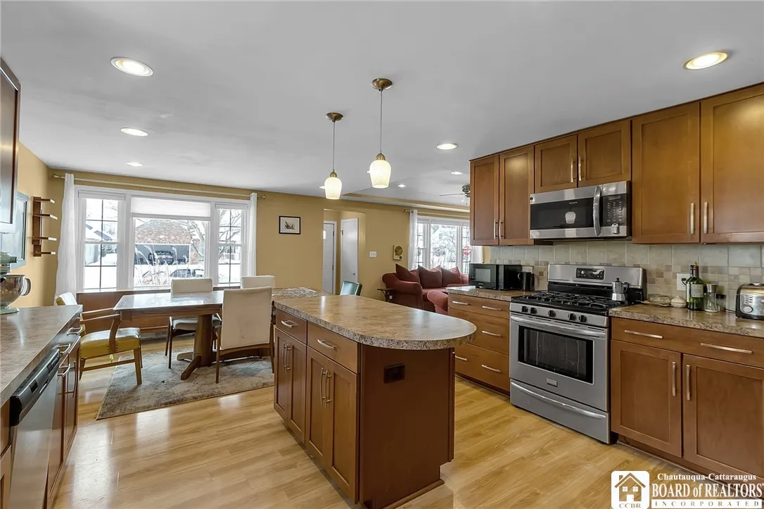 180 Bering Avenue, Tonawanda, New York 14223, Tonawanda, New York 14223, 3 Bedrooms Bedrooms, 7 Rooms Rooms,2 BathroomsBathrooms,Residential,Closed,180 Bering Avenue, Tonawanda, New York 14223,0,R1659603