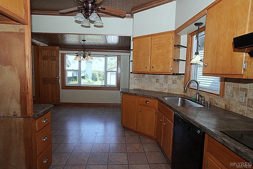 655 Prospect Avenue, Buffalo, New York 14213, Buffalo, New York 14213, 4 Bedrooms Bedrooms, 12 Rooms Rooms,2 BathroomsBathrooms,Residential,Closed,655 Prospect Avenue, Buffalo, New York 14213,0,B1659694