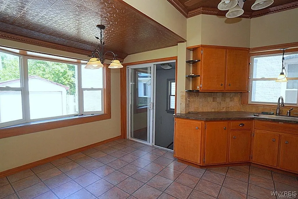 655 Prospect Avenue, Buffalo, New York 14213, Buffalo, New York 14213, 4 Bedrooms Bedrooms, 12 Rooms Rooms,2 BathroomsBathrooms,Residential,Closed,655 Prospect Avenue, Buffalo, New York 14213,0,B1659694