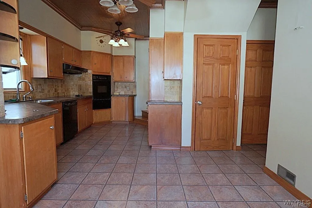 655 Prospect Avenue, Buffalo, New York 14213, Buffalo, New York 14213, 4 Bedrooms Bedrooms, 12 Rooms Rooms,2 BathroomsBathrooms,Residential,Closed,655 Prospect Avenue, Buffalo, New York 14213,0,B1659694
