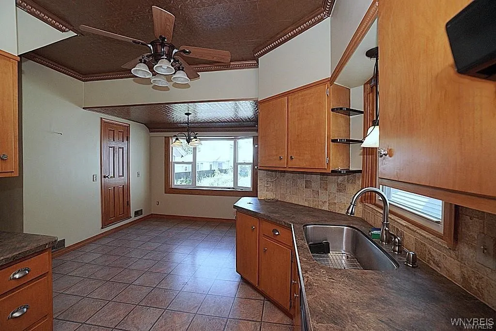655 Prospect Avenue, Buffalo, New York 14213, Buffalo, New York 14213, 4 Bedrooms Bedrooms, 12 Rooms Rooms,2 BathroomsBathrooms,Residential,Closed,655 Prospect Avenue, Buffalo, New York 14213,0,B1659694