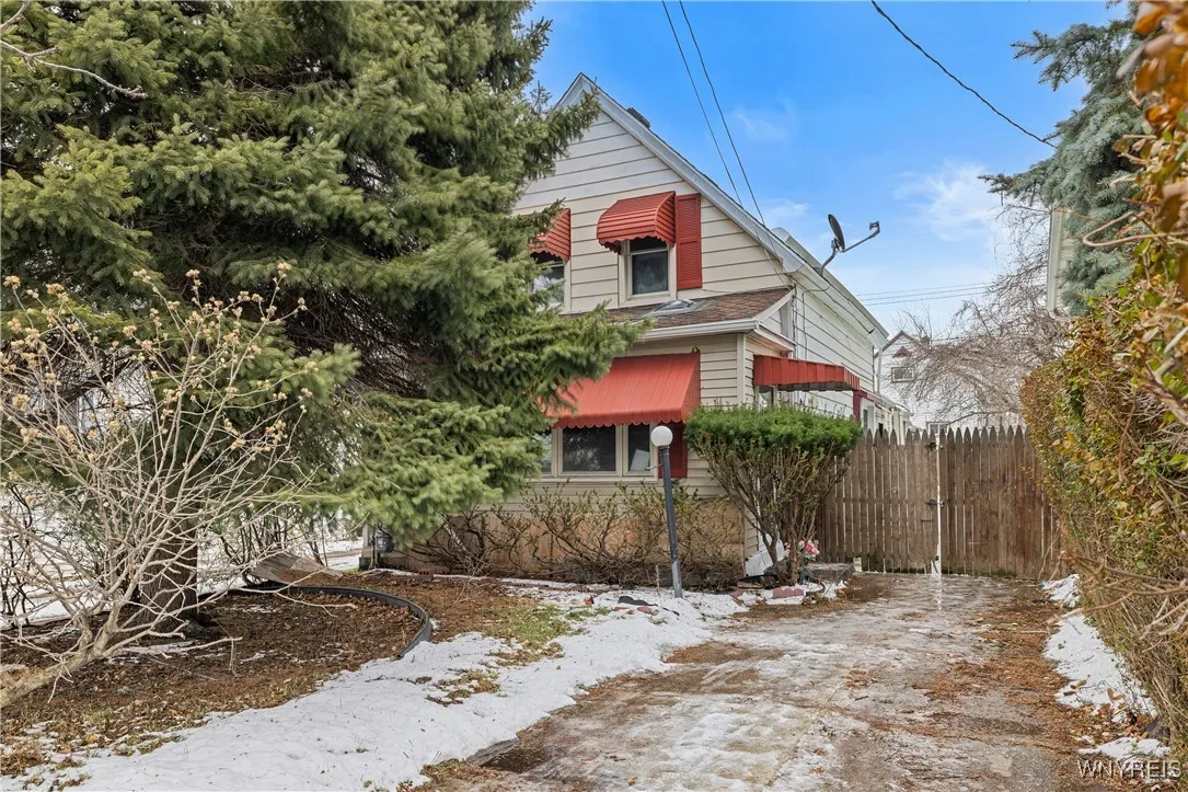 15 Glenn Street, Buffalo, New York 6390, Buffalo, New York 6390, 3 Bedrooms Bedrooms, 6 Rooms Rooms,1 BathroomBathrooms,Residential,For Sale,15 Glenn Street, Buffalo, New York 6390,0,B1659510