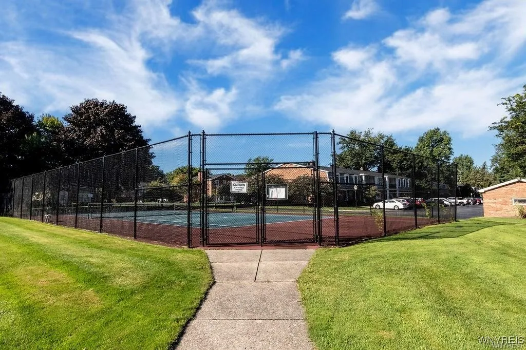 Community tennis court