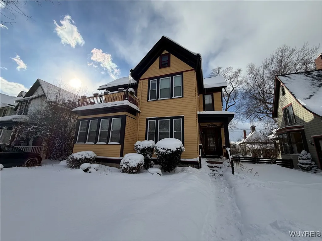 180 Richmond Avenue 4, Buffalo, New York 14222, Buffalo, New York 14222, 2 Bedrooms Bedrooms, 7 Rooms Rooms,1 BathroomBathrooms,Residential Lease,For Rent,180 Richmond Avenue 4, Buffalo, New York 14222,0,B1660207