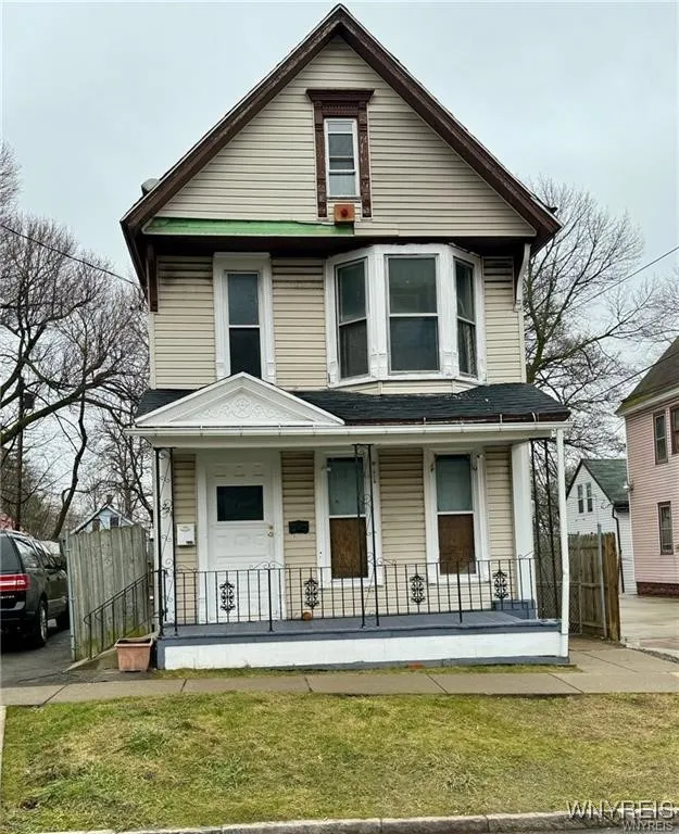 221 Maple Street, Buffalo, New York 14204, Buffalo, New York 14204, 2 Bedrooms Bedrooms, 5 Rooms Rooms,1 BathroomBathrooms,Residential Lease,For Rent,221 Maple Street, Buffalo, New York 14204,0,B1660575