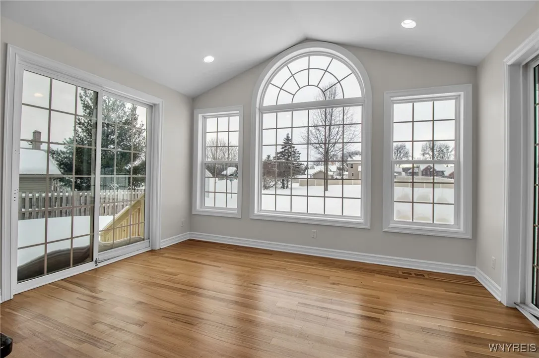 3320 East River Road, Grand Island, New York 14072, Grand Island, New York 14072, 3 Bedrooms Bedrooms, 11 Rooms Rooms,2 BathroomsBathrooms,Residential,Closed,3320 East River Road, Grand Island, New York 14072,0,B1659886