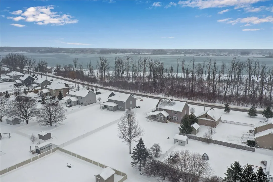 3320 East River Road, Grand Island, New York 14072, Grand Island, New York 14072, 3 Bedrooms Bedrooms, 11 Rooms Rooms,2 BathroomsBathrooms,Residential,Closed,3320 East River Road, Grand Island, New York 14072,0,B1659886