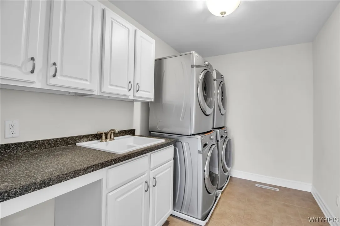 3320 East River Road, Grand Island, New York 14072, Grand Island, New York 14072, 3 Bedrooms Bedrooms, 11 Rooms Rooms,2 BathroomsBathrooms,Residential,Closed,3320 East River Road, Grand Island, New York 14072,0,B1659886