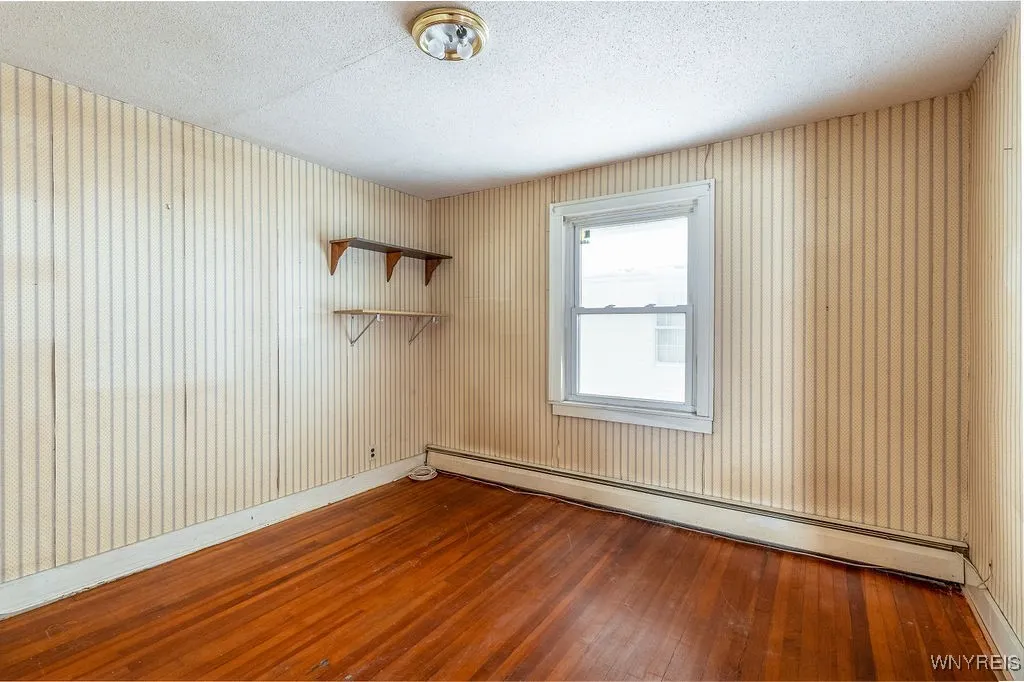 room attached to primary BR