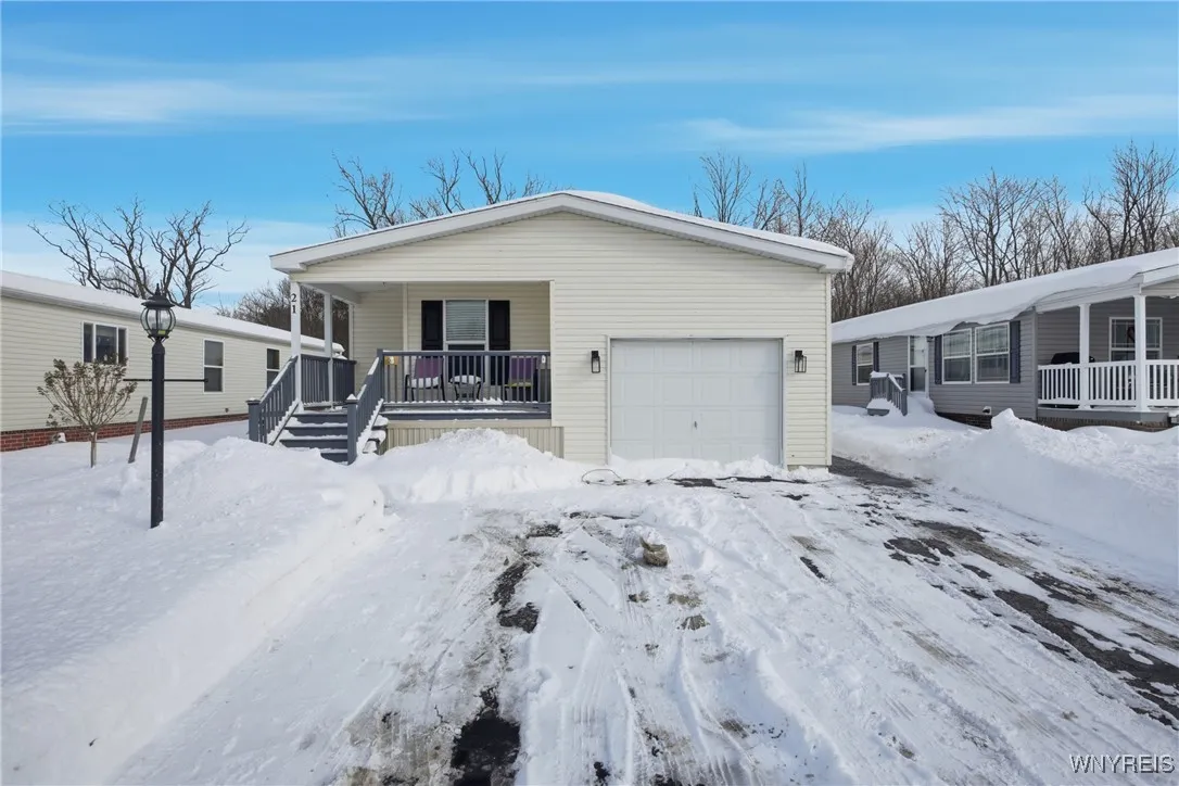 5455 Southwestern Boulevard 21, Hamburg, New York, Hamburg, New York 14075, 3 Bedrooms Bedrooms, 9 Rooms Rooms,2 BathroomsBathrooms,Residential,Closed,5455 Southwestern Boulevard 21, Hamburg, New York ,0,B1660594