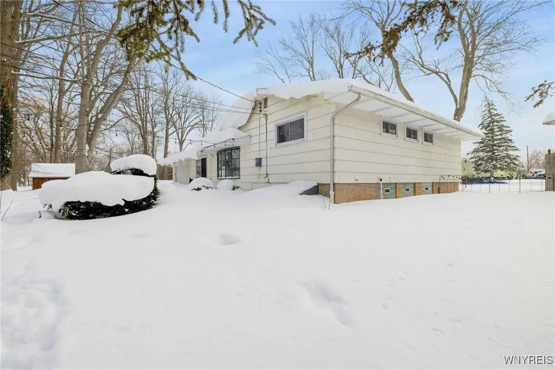 72 Boxwood Circle, Hamburg, New York 14075, Hamburg, New York 14075, 3 Bedrooms Bedrooms, 9 Rooms Rooms,2 BathroomsBathrooms,Residential,Closed,72 Boxwood Circle, Hamburg, New York 14075,0,B1657288