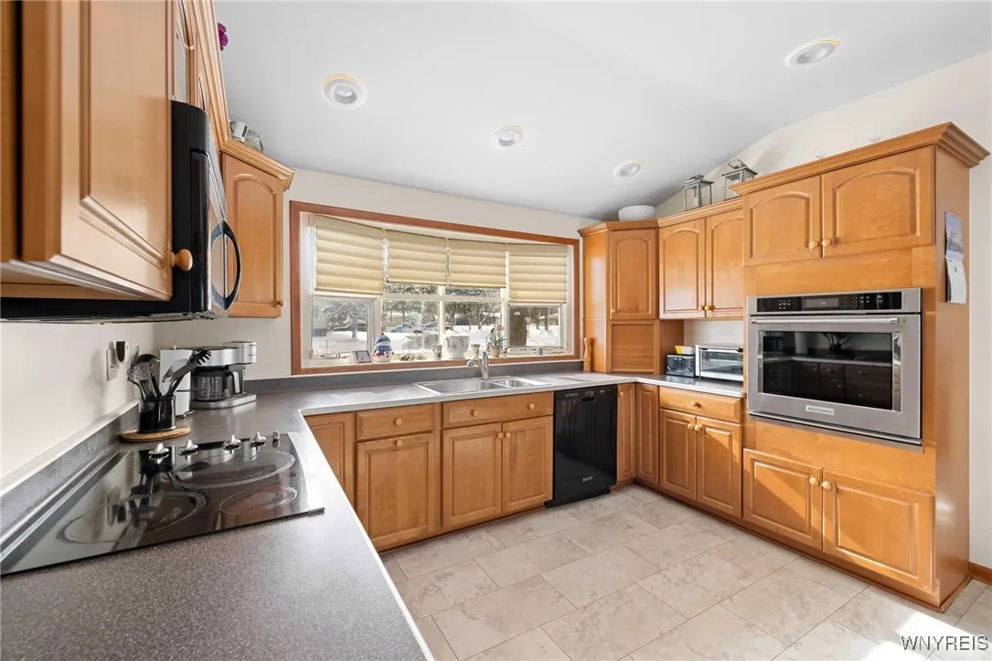 72 Boxwood Circle, Hamburg, New York 14075, Hamburg, New York 14075, 3 Bedrooms Bedrooms, 9 Rooms Rooms,2 BathroomsBathrooms,Residential,Closed,72 Boxwood Circle, Hamburg, New York 14075,0,B1657288
