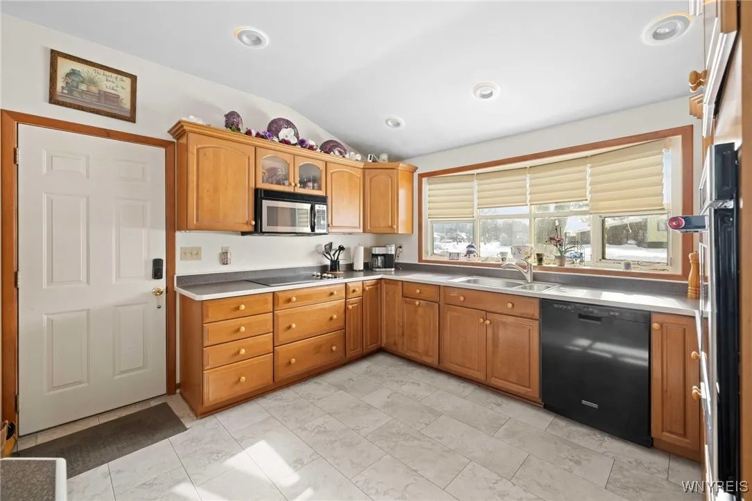 72 Boxwood Circle, Hamburg, New York 14075, Hamburg, New York 14075, 3 Bedrooms Bedrooms, 9 Rooms Rooms,2 BathroomsBathrooms,Residential,Closed,72 Boxwood Circle, Hamburg, New York 14075,0,B1657288