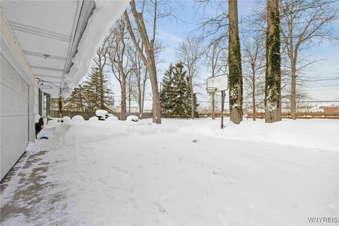 72 Boxwood Circle, Hamburg, New York 14075, Hamburg, New York 14075, 3 Bedrooms Bedrooms, 9 Rooms Rooms,2 BathroomsBathrooms,Residential,Closed,72 Boxwood Circle, Hamburg, New York 14075,0,B1657288