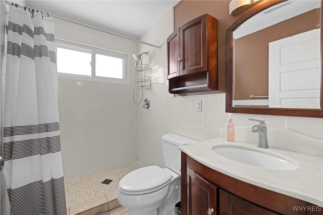 72 Boxwood Circle, Hamburg, New York 14075, Hamburg, New York 14075, 3 Bedrooms Bedrooms, 9 Rooms Rooms,2 BathroomsBathrooms,Residential,Closed,72 Boxwood Circle, Hamburg, New York 14075,0,B1657288