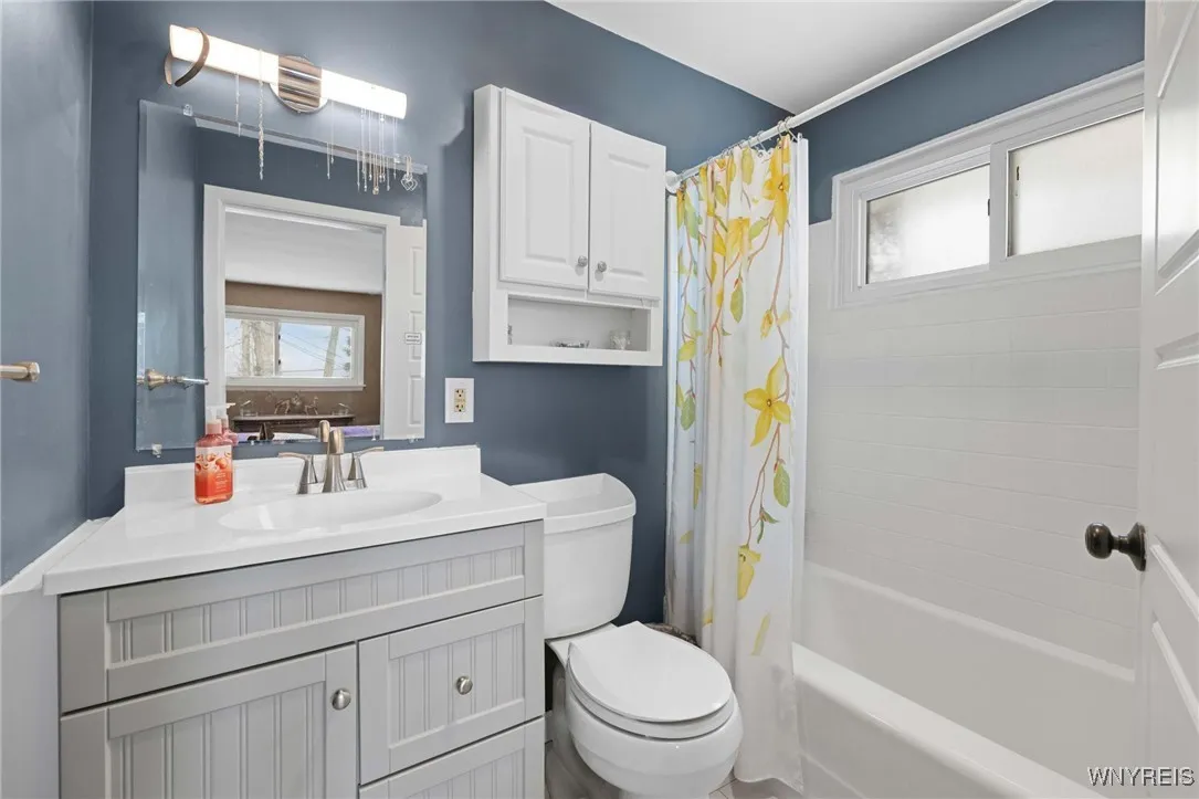 72 Boxwood Circle, Hamburg, New York 14075, Hamburg, New York 14075, 3 Bedrooms Bedrooms, 9 Rooms Rooms,2 BathroomsBathrooms,Residential,Closed,72 Boxwood Circle, Hamburg, New York 14075,0,B1657288