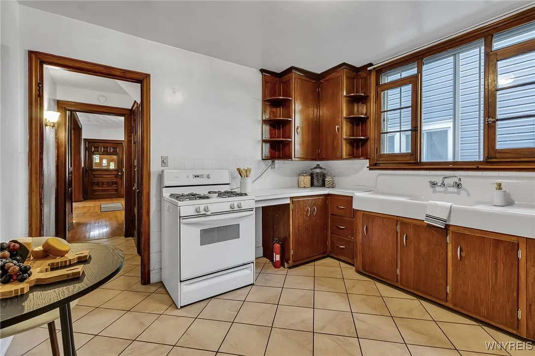 448 West Delavan Avenue, Buffalo, New York 14213, Buffalo, New York 14213, 4 Bedrooms Bedrooms, ,4 BathroomsBathrooms,Residential,Closed,448 West Delavan Avenue, Buffalo, New York 14213,0,B1660820