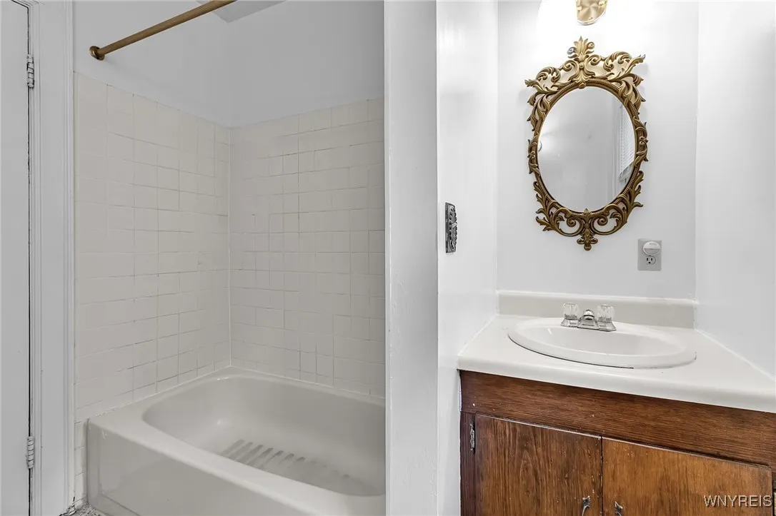 448 West Delavan Avenue, Buffalo, New York 14213, Buffalo, New York 14213, 4 Bedrooms Bedrooms, ,4 BathroomsBathrooms,Residential,Closed,448 West Delavan Avenue, Buffalo, New York 14213,0,B1660820