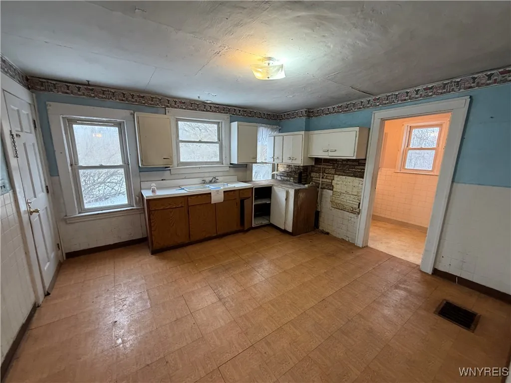 8470 Lapp Road, Clarence, New York 14032, Clarence, New York 14032, 4 Bedrooms Bedrooms, 9 Rooms Rooms,1 BathroomBathrooms,Residential,For Sale,8470 Lapp Road, Clarence, New York 14032,0,B1660089
