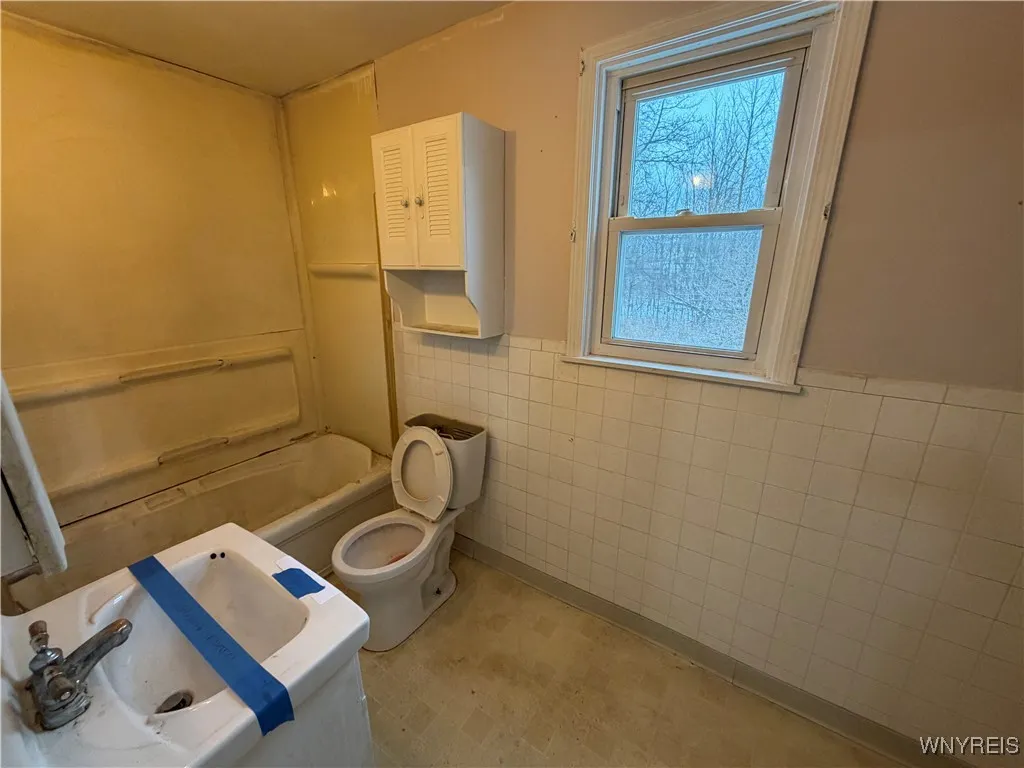 8470 Lapp Road, Clarence, New York 14032, Clarence, New York 14032, 4 Bedrooms Bedrooms, 9 Rooms Rooms,1 BathroomBathrooms,Residential,For Sale,8470 Lapp Road, Clarence, New York 14032,0,B1660089