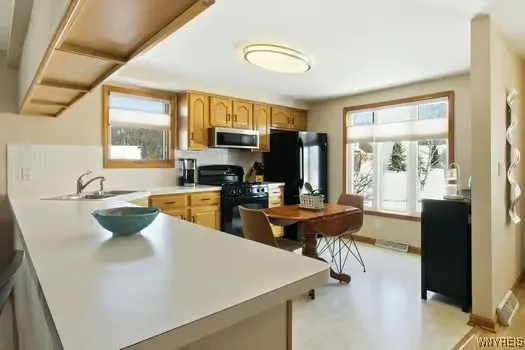 4753 East Highland Parkway, Hamburg, New York 1421, Hamburg, New York 14219, 2 Bedrooms Bedrooms, 6 Rooms Rooms,2 BathroomsBathrooms,Residential,Closed,4753 East Highland Parkway, Hamburg, New York 1421,0,B1660750