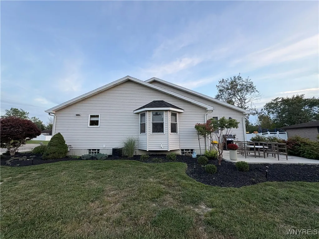 4753 East Highland Parkway, Hamburg, New York 1421, Hamburg, New York 14219, 2 Bedrooms Bedrooms, 6 Rooms Rooms,2 BathroomsBathrooms,Residential,Closed,4753 East Highland Parkway, Hamburg, New York 1421,0,B1660750