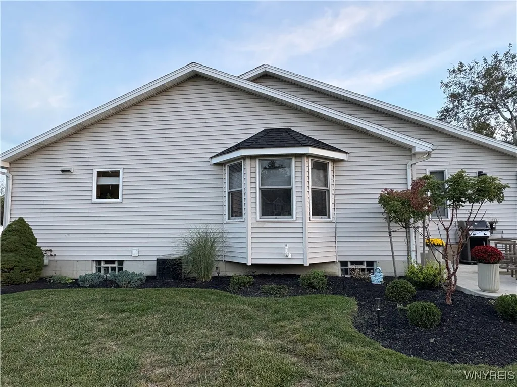4753 East Highland Parkway, Hamburg, New York 1421, Hamburg, New York 14219, 2 Bedrooms Bedrooms, 6 Rooms Rooms,2 BathroomsBathrooms,Residential,Closed,4753 East Highland Parkway, Hamburg, New York 1421,0,B1660750