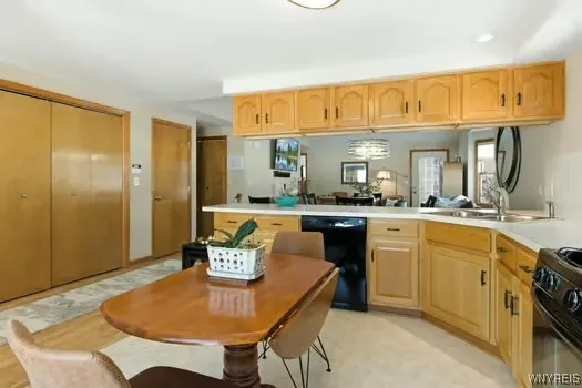 4753 East Highland Parkway, Hamburg, New York 1421, Hamburg, New York 14219, 2 Bedrooms Bedrooms, 6 Rooms Rooms,2 BathroomsBathrooms,Residential,Closed,4753 East Highland Parkway, Hamburg, New York 1421,0,B1660750