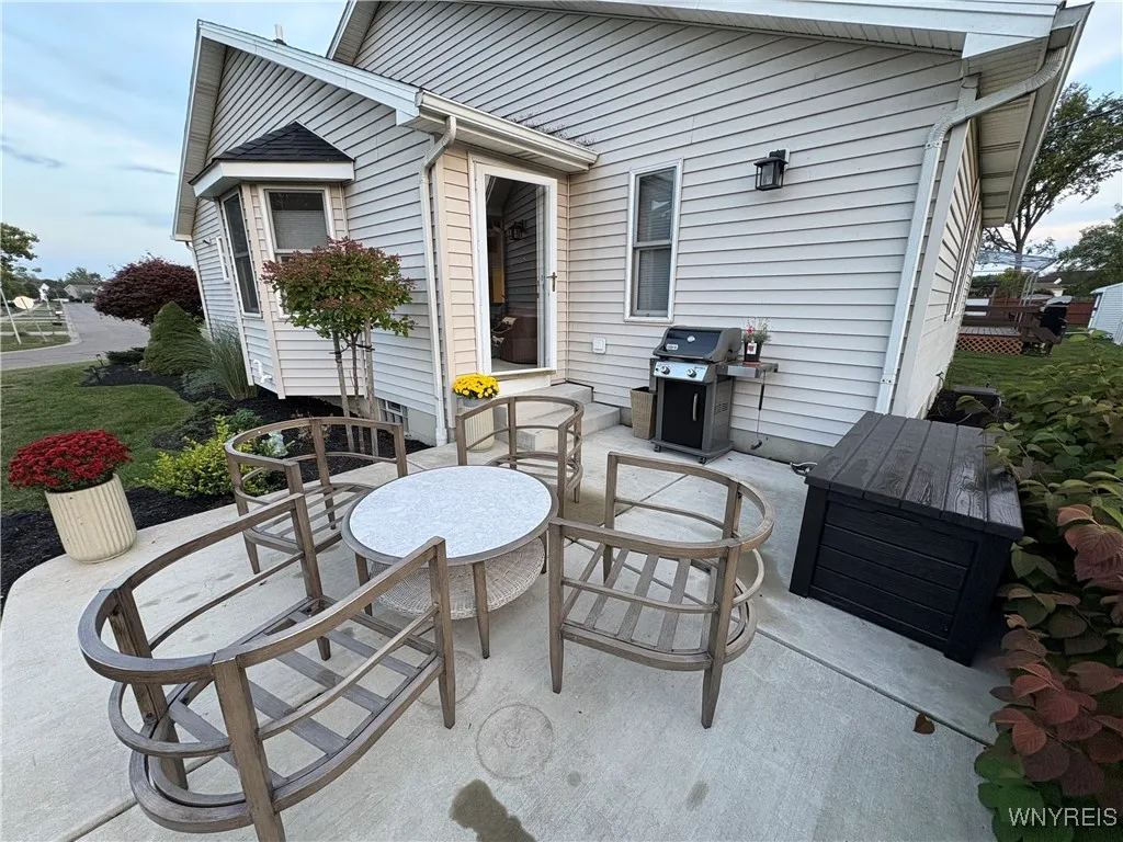 4753 East Highland Parkway, Hamburg, New York 1421, Hamburg, New York 14219, 2 Bedrooms Bedrooms, 6 Rooms Rooms,2 BathroomsBathrooms,Residential,Closed,4753 East Highland Parkway, Hamburg, New York 1421,0,B1660750